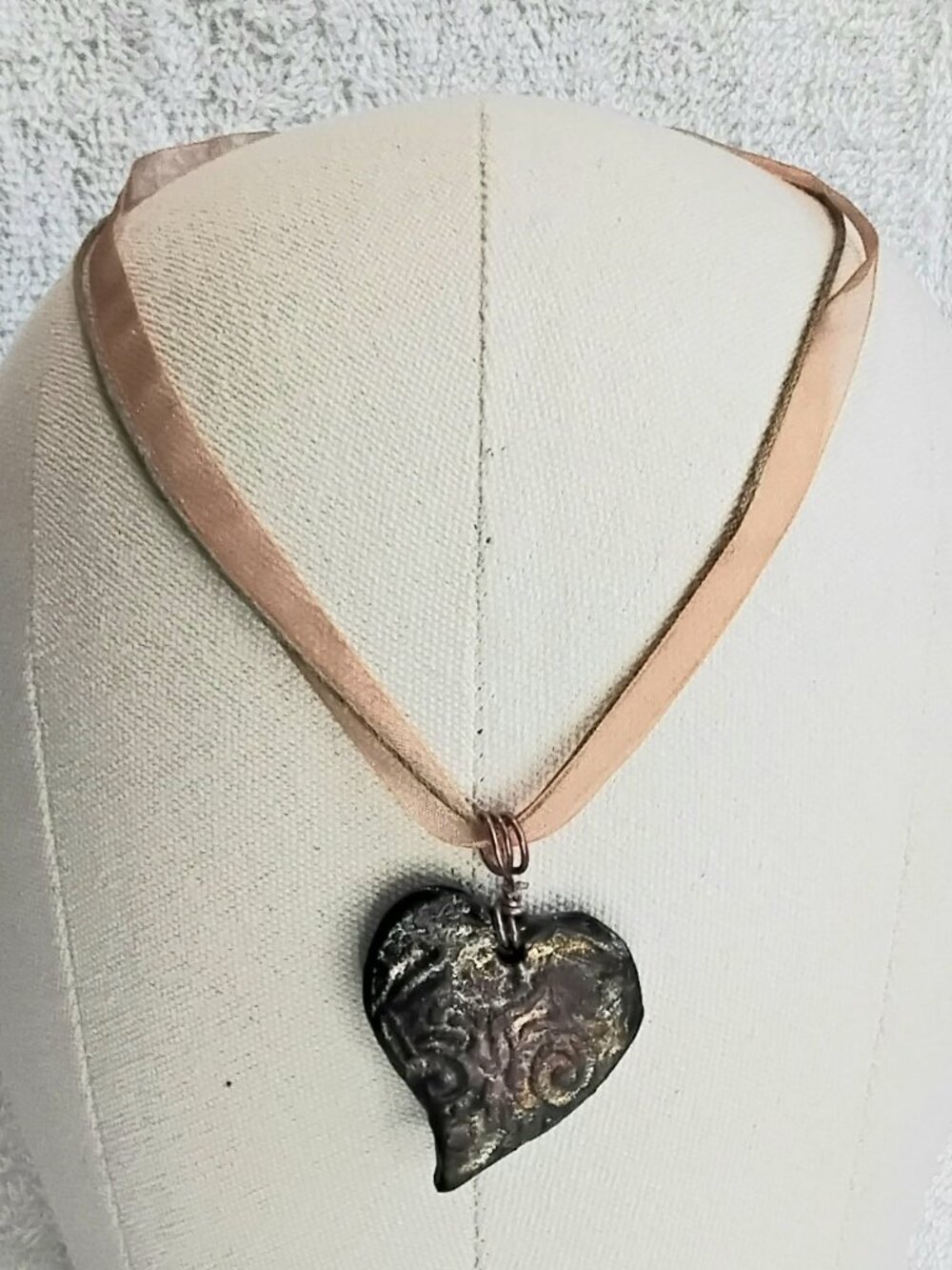 3/$25 Beautiful 18" Material & Glitter Paint Necklace Quality Costume Jewelry!!